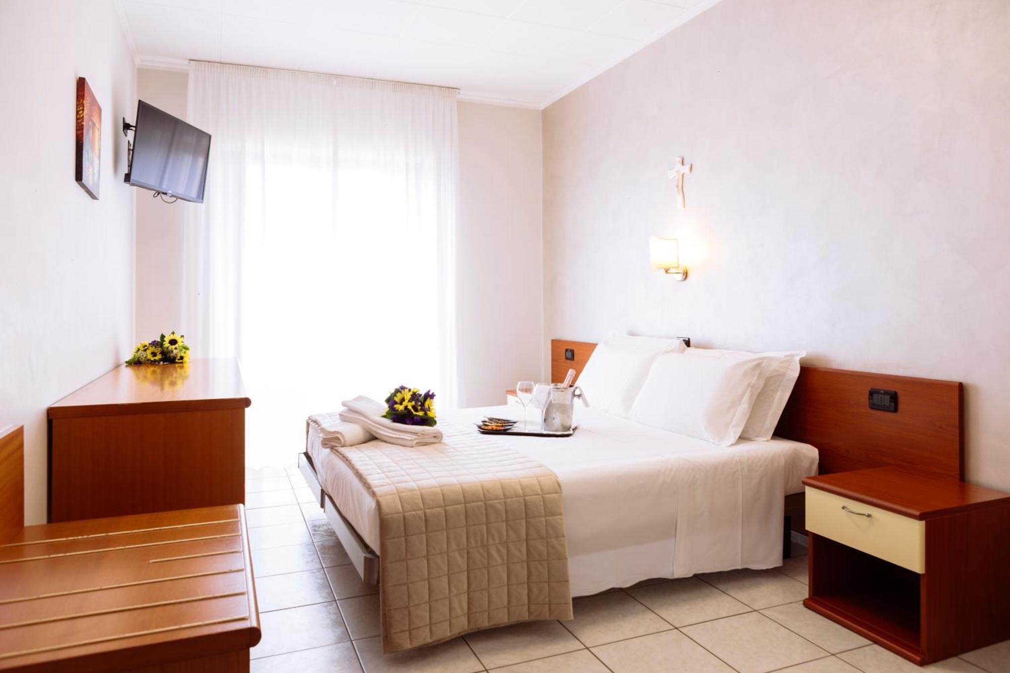 Hotel Leon - Ristorante Al Cavallino Rosso San Giovanni Rotondo Kültér fotó
